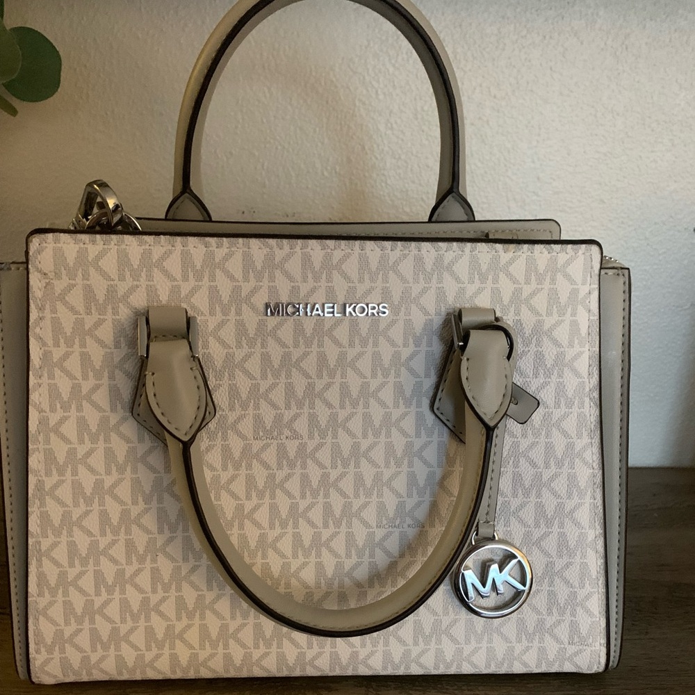 Michal Kors Hope MD Messenger Handbag
